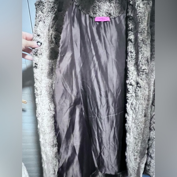 Betsey Johnson Faux Fur Fly Away Vest Size Large MSRP: $68.00 - Picture 13 of 15